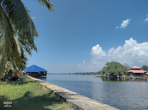 Restoran D’Terapung 7 Pantai Sri Tujuh